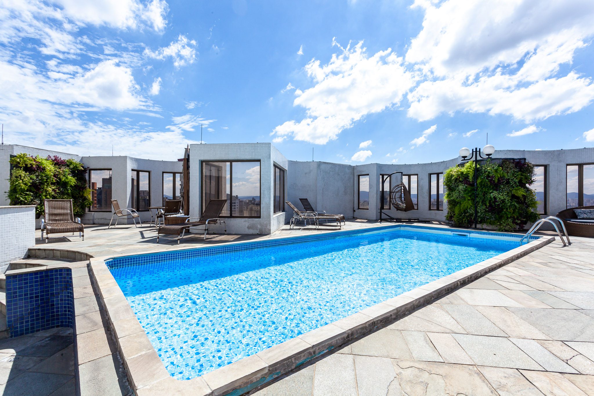 Piscina do Travel Inn Paulista Wall Street